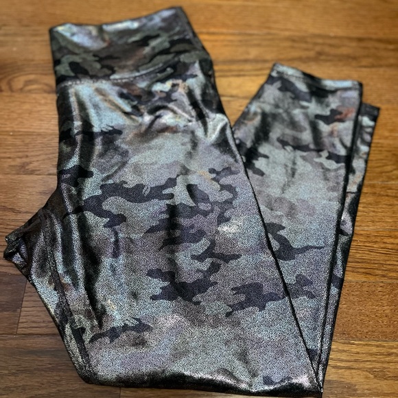 Fabletics Define PowerHold® High-Waisted 7/8 Legging - Picture 3 of 8